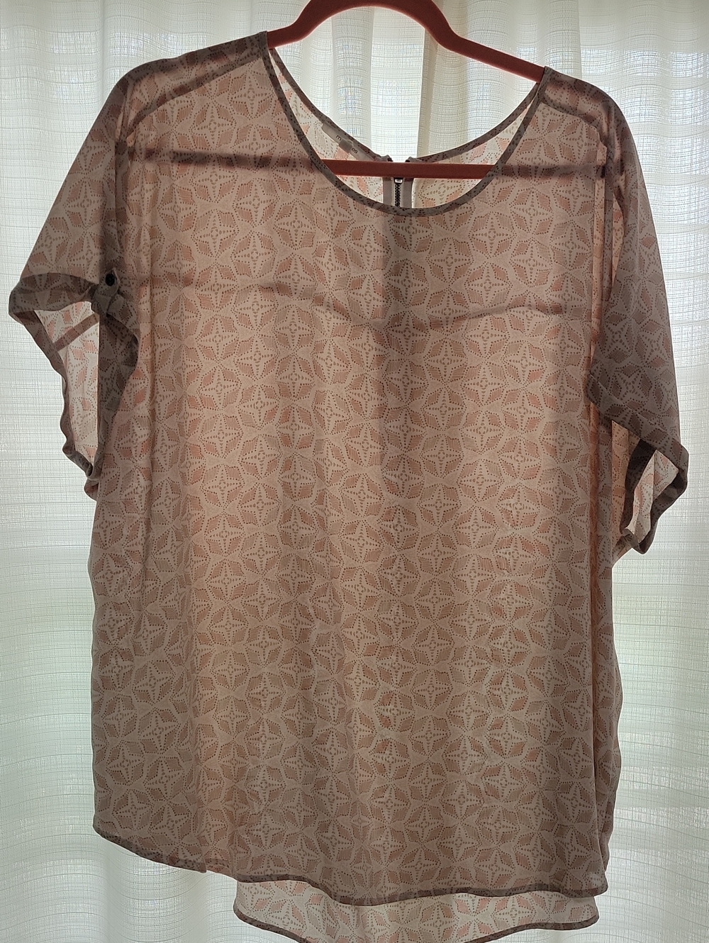 Maurices Sheer Light Pink Geometric Pattern Delton Blouse, Size 2x